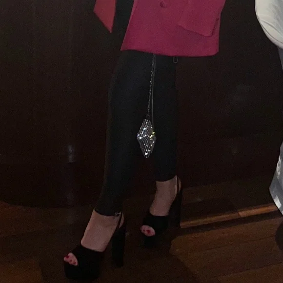 Saint Laurent Jodie Platform Heels in black velvet - Picture 4 of 4